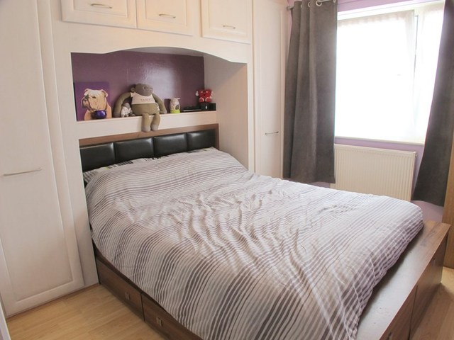  Image of 1 bedroom Apartment for sale in Deane Gardens Lee-on-the-Solent PO13 at Deane Gardens  Lee-On-The-Solent, PO13 8JZ