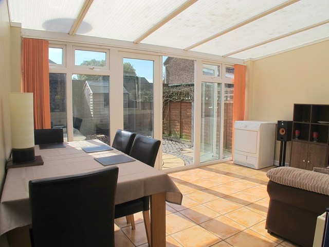  Image of 1 bedroom Apartment for sale in Deane Gardens Lee-on-the-Solent PO13 at Deane Gardens  Lee-On-The-Solent, PO13 8JZ
