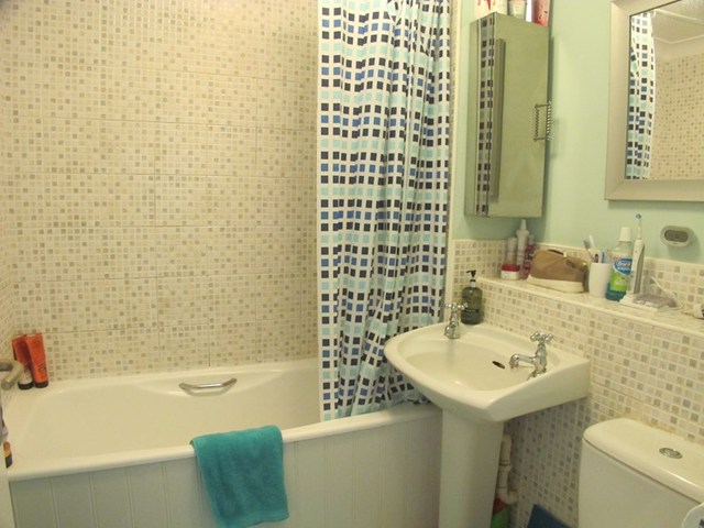  Image of 1 bedroom Apartment for sale in Deane Gardens Lee-on-the-Solent PO13 at Deane Gardens  Lee-On-The-Solent, PO13 8JZ