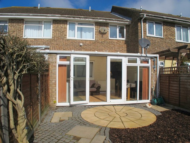  Image of 1 bedroom Apartment for sale in Deane Gardens Lee-on-the-Solent PO13 at Deane Gardens  Lee-On-The-Solent, PO13 8JZ