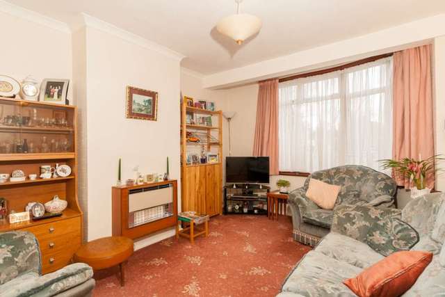  Image of 3 bedroom Semi-Detached house for sale in Dell Field Close Berkhamsted HP4 at Dellfield Close  Berkhamsted, HP4 1DS