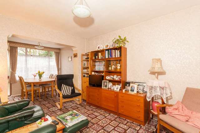  Image of 3 bedroom Semi-Detached house for sale in Dell Field Close Berkhamsted HP4 at Dellfield Close  Berkhamsted, HP4 1DS