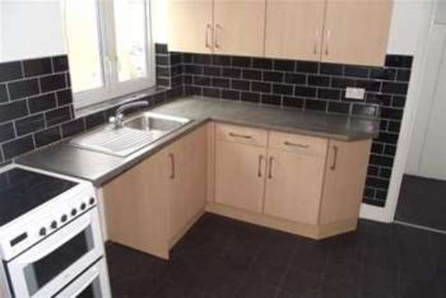  Image of 1 bedroom Flat to rent in Dursley Road Eastbourne BN22 at Eastbourne, BN22 8DH