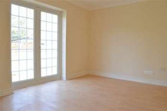  Image of 4 bedroom Bungalow to rent in Elm Hill Normandy Guildford GU3 at Guildford, GU3 2JA