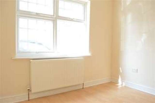  Image of 4 bedroom Bungalow to rent in Elm Hill Normandy Guildford GU3 at Guildford, GU3 2JA