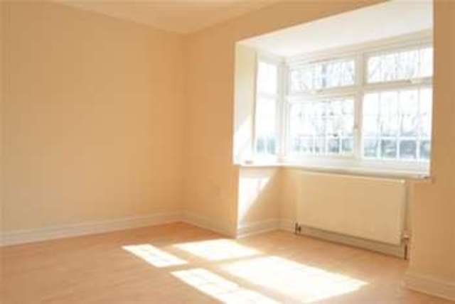  Image of 4 bedroom Bungalow to rent in Elm Hill Normandy Guildford GU3 at Guildford, GU3 2JA