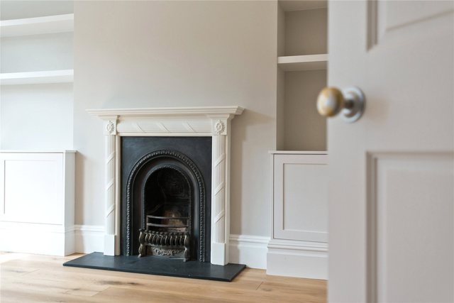  Image of 5 bedroom Terraced house for sale in Elsenham Street London SW18 at London  West Hill, SW18 5NZ