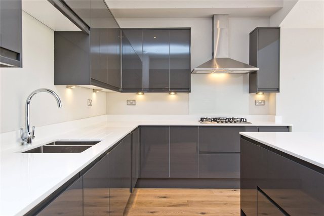  Image of 5 bedroom Terraced house for sale in Elsenham Street London SW18 at London  West Hill, SW18 5NZ