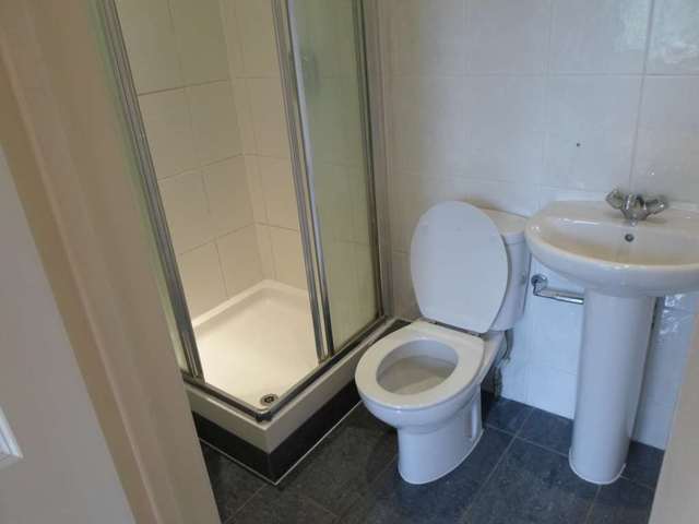 Image of Studio flat to rent in Emanuel Avenue London W3 at Emanuel Avenue Acton London, W3 6JG