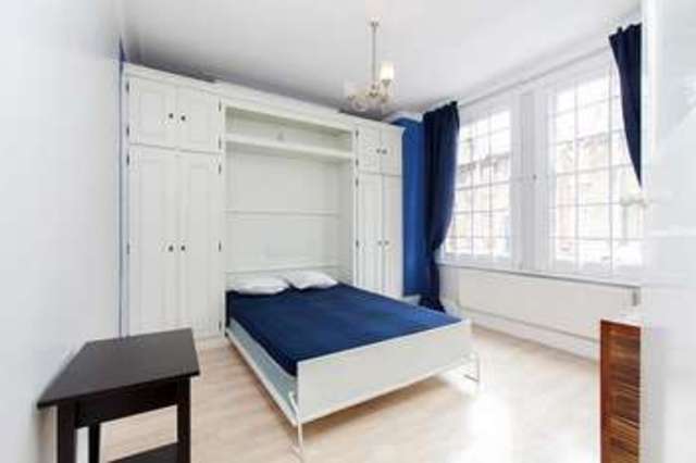  Image of 2 bedroom Ground Flat to rent in Emu Road London SW8 at Battersea, SW8 3PQ