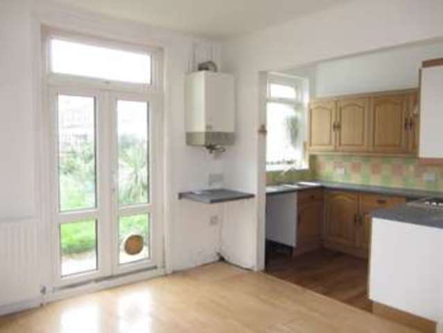  Image of 3 bedroom End of Terrace to rent in Estcourt Road Woodside Croydon SE25 at Estcourt Road  South Norwood, SE25 4SE