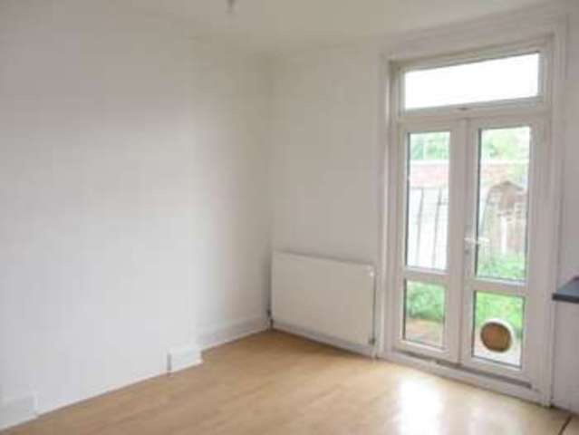  Image of 3 bedroom End of Terrace to rent in Estcourt Road Woodside Croydon SE25 at Estcourt Road  South Norwood, SE25 4SE