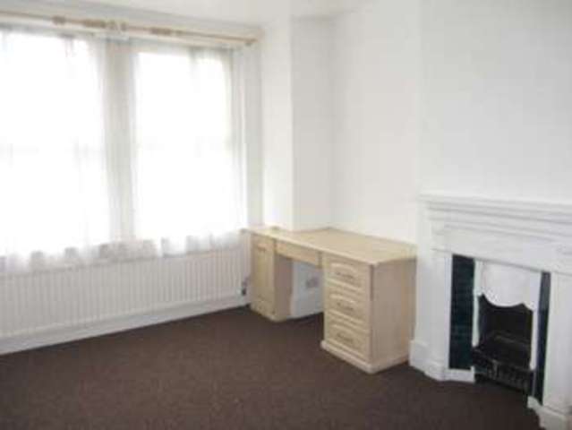  Image of 3 bedroom End of Terrace to rent in Estcourt Road Woodside Croydon SE25 at Estcourt Road  South Norwood, SE25 4SE
