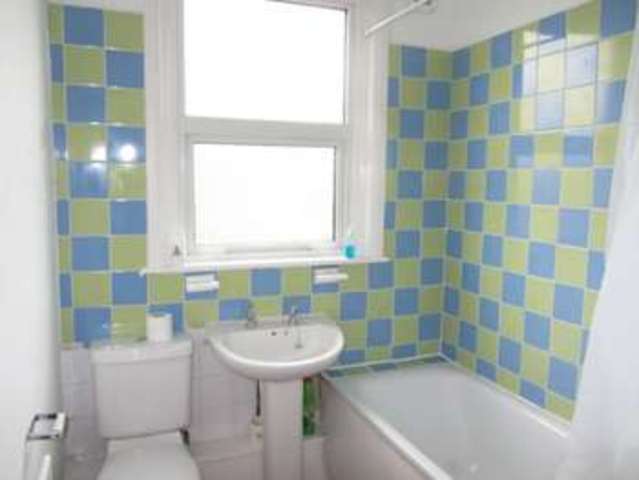  Image of 3 bedroom End of Terrace to rent in Estcourt Road Woodside Croydon SE25 at Estcourt Road  South Norwood, SE25 4SE