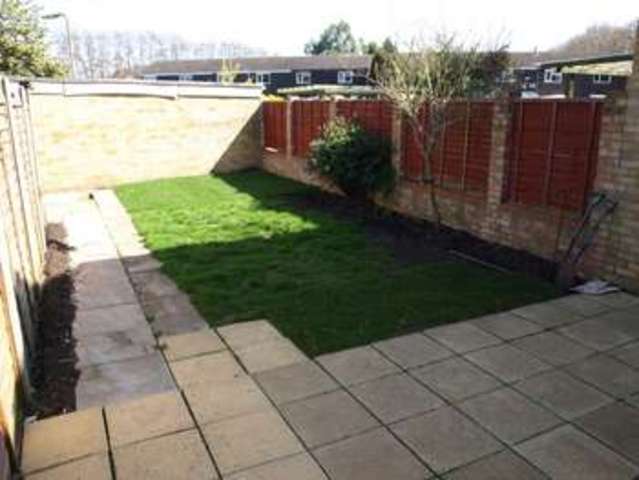  Image of 3 bedroom Terraced house to rent in Pinewood Park Farnborough GU14 at Farnborough, GU14 9LJ