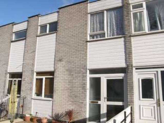  Image of 2 bedroom Flat to rent in Farnham Drive Caversham Reading RG4 at Caversham  Reading, RG4 6NY