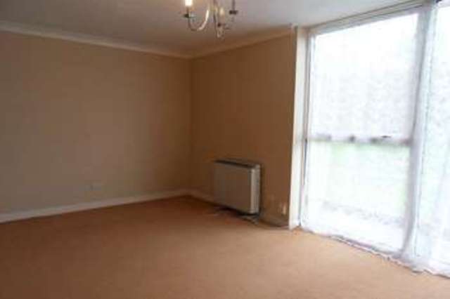  Image of 2 bedroom Flat to rent in Farnham Drive Caversham Reading RG4 at Caversham  Reading, RG4 6NY