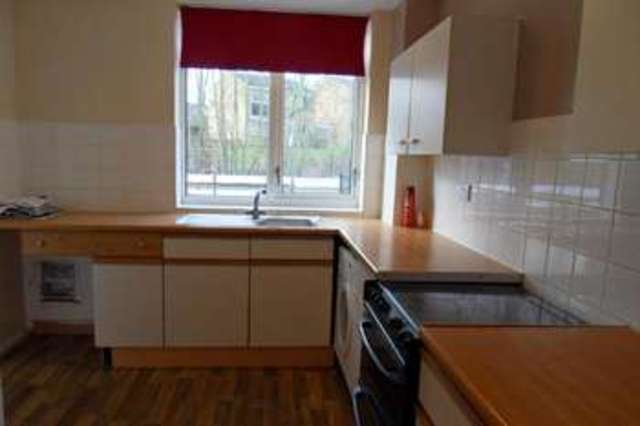  Image of 2 bedroom Flat to rent in Farnham Drive Caversham Reading RG4 at Caversham  Reading, RG4 6NY