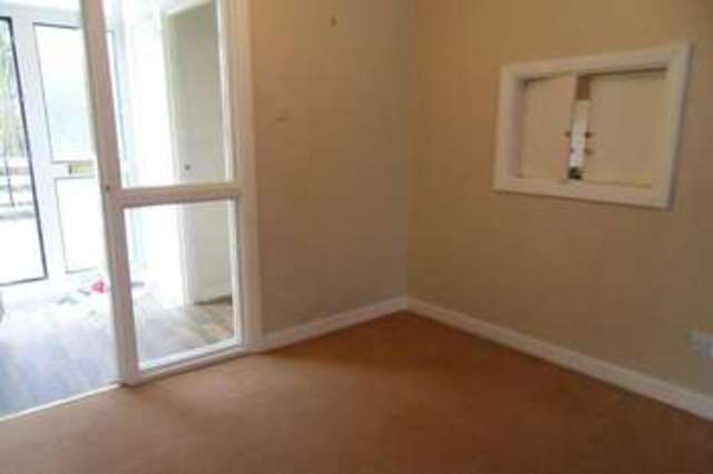  Image of 2 bedroom Flat to rent in Farnham Drive Caversham Reading RG4 at Caversham  Reading, RG4 6NY