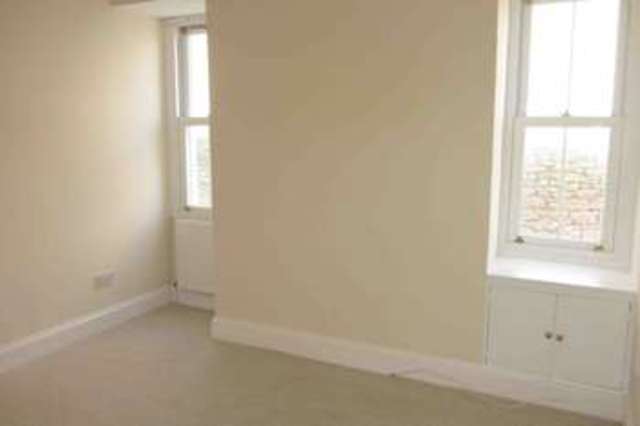  Image of 2 bedroom Ground Flat for sale in Grosvenor Road Paignton TQ4 at 15 Grosvenor Road  Paignton, TQ4 5AZ
