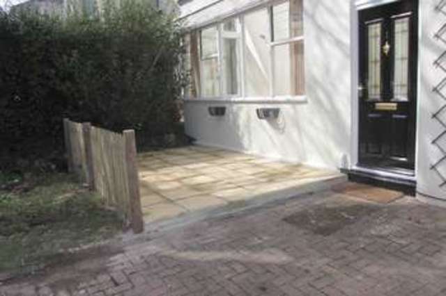  Image of 2 bedroom Ground Flat for sale in Grosvenor Road Paignton TQ4 at 15 Grosvenor Road  Paignton, TQ4 5AZ