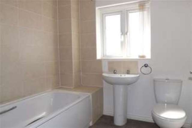  Image of 3 bedroom Detached house to rent in Fleetwood Gardens Plymouth PL6 at Plymouth, PL6 6FB