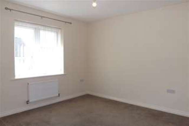  Image of 3 bedroom Detached house to rent in Fleetwood Gardens Plymouth PL6 at Plymouth, PL6 6FB
