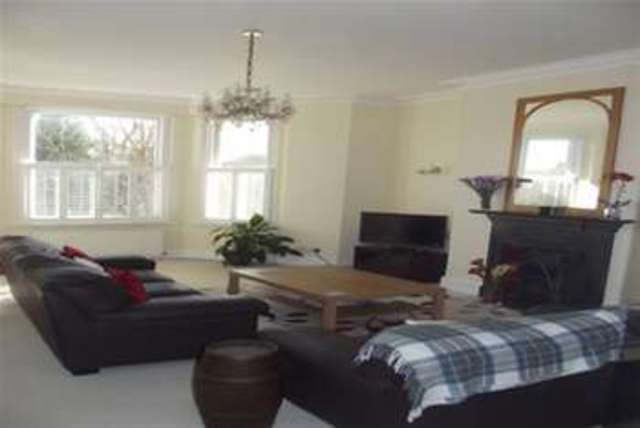  Image of 2 bedroom Flat to rent in Shorncliffe Road Folkestone CT20 at Folkestone, CT20 2NA