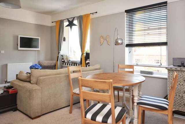  Image of 1 bedroom Apartment to rent in Frogmore Street Tring HP23 at Frogmore Street  Tring, HP23 5AU