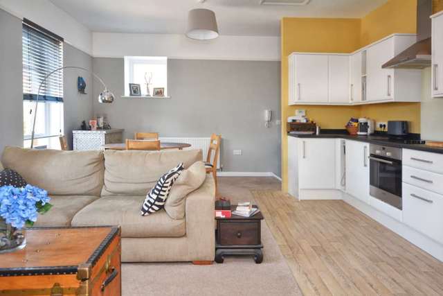  Image of 1 bedroom Apartment to rent in Frogmore Street Tring HP23 at Frogmore Street  Tring, HP23 5AU