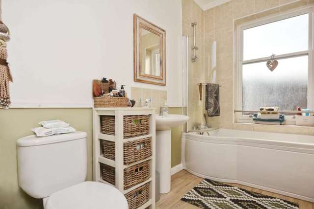  Image of 1 bedroom Apartment to rent in Frogmore Street Tring HP23 at Frogmore Street  Tring, HP23 5AU