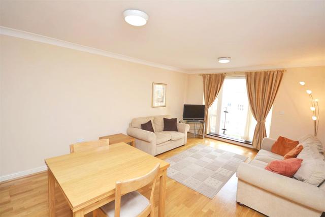  Image of 1 bedroom Property to rent in Glebelands Close London N12 at North Finchley, N12 0AN