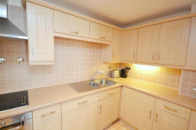  Image of 1 bedroom Property to rent in Glebelands Close London N12 at North Finchley, N12 0AN
