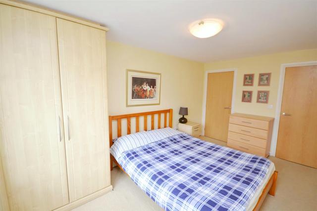  Image of 1 bedroom Property to rent in Glebelands Close London N12 at North Finchley, N12 0AN