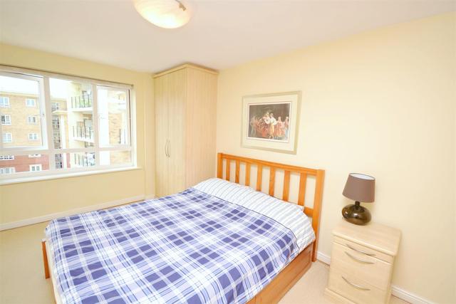  Image of 1 bedroom Property to rent in Glebelands Close London N12 at North Finchley, N12 0AN