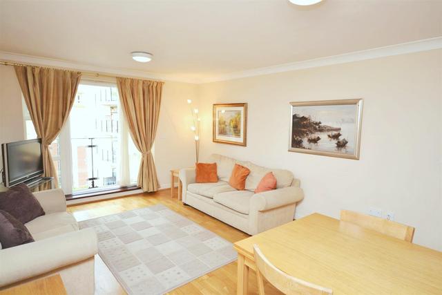  Image of 1 bedroom Property to rent in Glebelands Close London N12 at North Finchley, N12 0AN