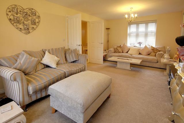  Image of 5 bedroom Detached house for sale in Gloch Wen Close Rhiwderin Newport NP10 at Gloch Wen Close Rhiwderin Newport, NP10 8UN