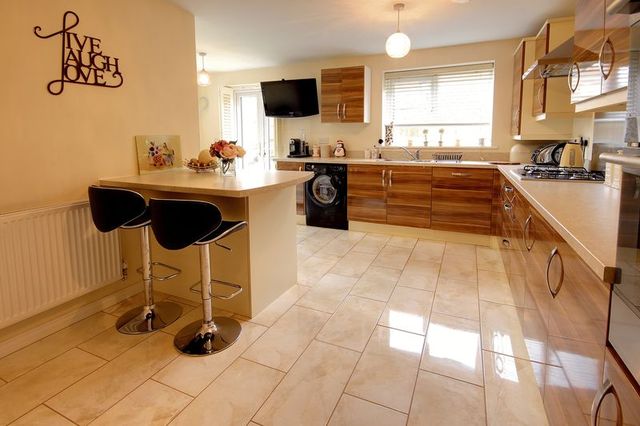  Image of 5 bedroom Detached house for sale in Gloch Wen Close Rhiwderin Newport NP10 at Gloch Wen Close Rhiwderin Newport, NP10 8UN