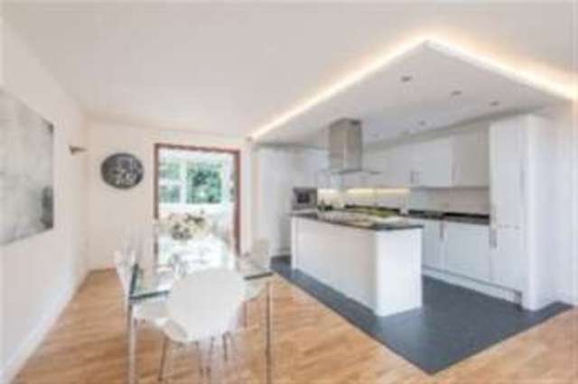  Image of 3 bedroom Flat for sale in Gloucester Avenue London NW1 at London, NW1 7BQ