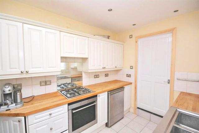  Image of 3 bedroom Property to rent in Grove Road London N12 at North Finchley, N12 9DS