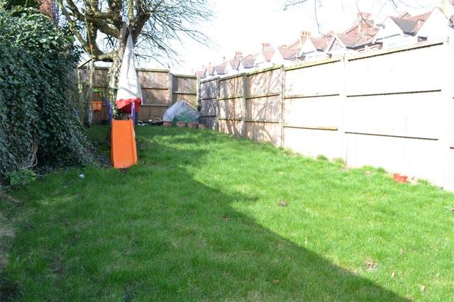  Image of 3 bedroom Property to rent in Grove Road London N12 at North Finchley, N12 9DS