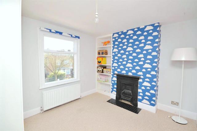  Image of 3 bedroom Property to rent in Grove Road London N12 at North Finchley, N12 9DS