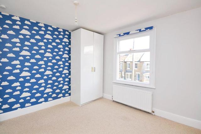 Image of 3 bedroom Property to rent in Grove Road London N12 at North Finchley, N12 9DS