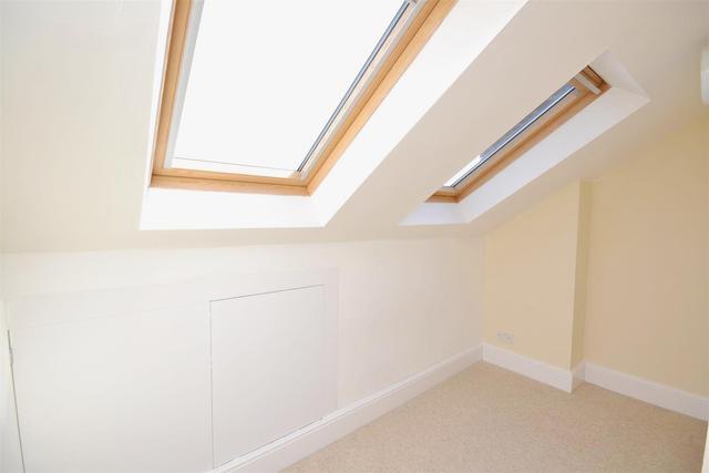  Image of 3 bedroom Property to rent in Grove Road London N12 at North Finchley, N12 9DS