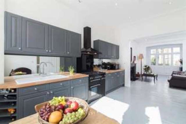  Image of 3 bedroom Maisonette for sale in Gunterstone Road London W14 at London  Olympia, W14 9BS