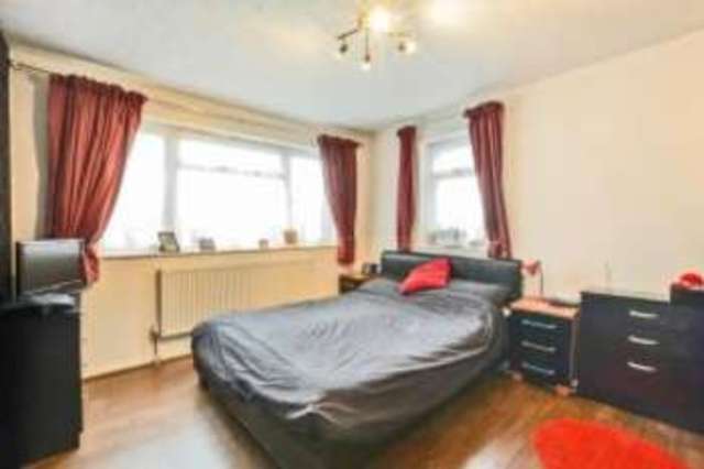  Image of 2 bedroom Flat for sale in Green Lane Chessington KT9 at 7 Green Lane Chessington Chessington, KT9 2EE