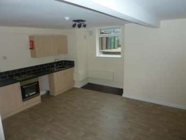  Image of 1 bedroom Flat to rent in Harehills Avenue Leeds LS8 at Leeds, LS8 4HX