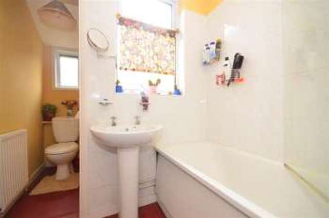  Image of 1 bedroom Ground Flat for sale in Hawarden Road London E17 at Walthamstow London Walthamstow, E17 6NS