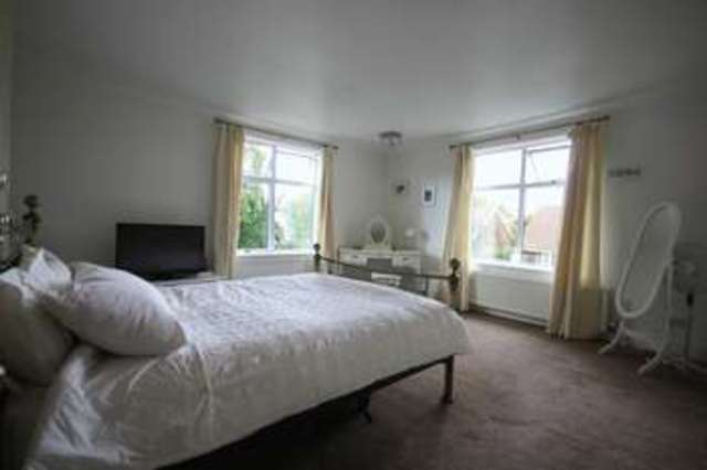  Image of 5 bedroom Semi-Detached house for sale in Hawthorne Avenue Willerby Hull HU10 at Hawthorne Avenue  Willerby, HU10 6JG