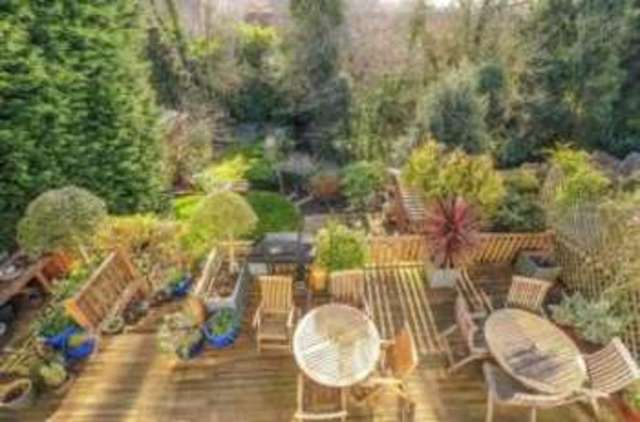  Image of 3 bedroom Bungalow for sale in Highview Gardens Edgware HA8 at Edgware  Edgware, HA8 9UB